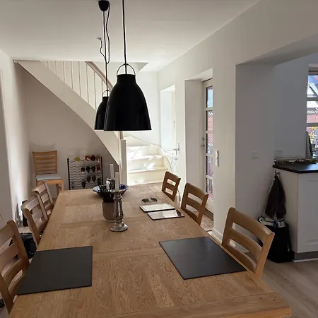 בית נופש Charming, Newly Renovated Large Family Townhouse Marstal
