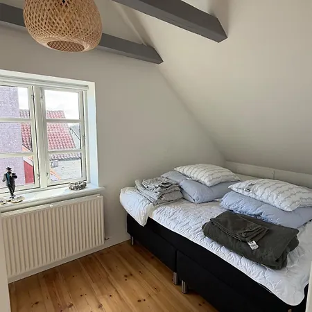 בית נופש Charming, Newly Renovated Large Family Townhouse *